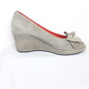 Suede Bow Wedge Pumps in Taupe